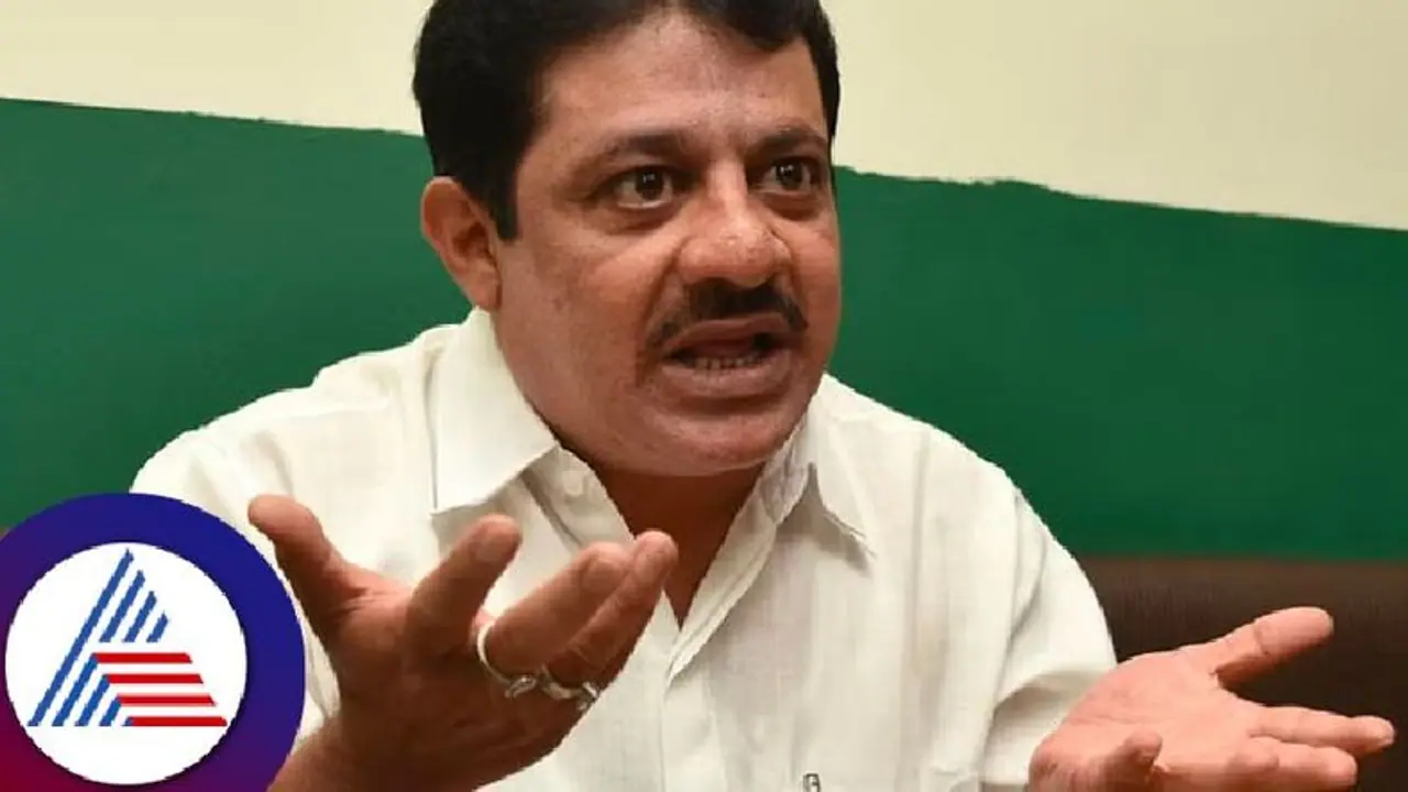 ನನ್ನನ್ನು ಸಂಪುಟದಿಂದ ಕಿತ್ತೊಗೆಯಲು ಸಾಧ್ಯವಿಲ್ಲ: ಸಚಿವ ಜಮೀರ್ ಅಹ್ಮದ್ ಖಾನ್ ನನ್ನನ್ನು ಸಂಪುಟದಿಂದ ಕಿತ್ತೊಗೆಯಲು ಸಾಧ್ಯವಿಲ್ಲ: ಸಚಿವ ಜಮೀರ್ ಅಹ್ಮದ್ ಖಾನ್