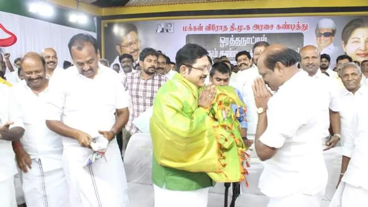 நான் இந்த அளவுக்கு வளர்ந்ததற்கு காரணம் சசிகலா, டிடிவி தினகரன் தான்! துரோகி இபிஎஸ்! வைத்தியலிங்கம் ஆவேசம்.! நான் இந்த அளவுக்கு வளர்ந்ததற்கு காரணம் சசிகலா, டிடிவி தினகரன் தான்! துரோகி இபிஎஸ்! வைத்தியலிங்கம் ஆவேசம்.!