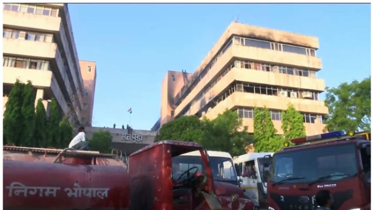 ഭോപ്പാലിൽ വിവിധ സർക്കാർ ഓഫീസുകളുള്ള കെട്ടിടത്തിൽ വൻ തീപിടുത്തം; ഉന്നതതല അന്വേഷണത്തിന് ഉത്തരവ്