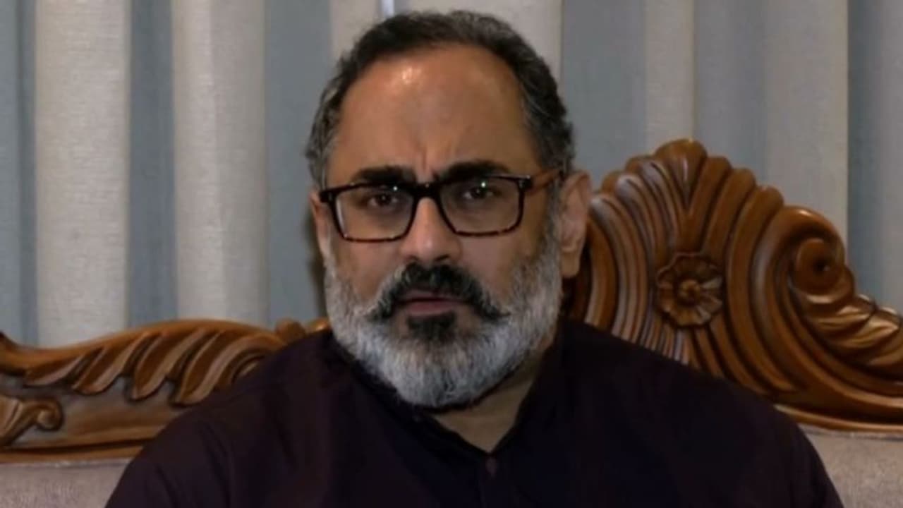 രാജീവ് ചന്ദ്രശേഖറിനെതിരെ അറസ്റ്റ് അടക്കമുള്ള നടപടികൾ പാടില്ലെന്ന് ഹൈക്കോടതി, ഇടക്കാല ഉത്തരവ് നീട്ടി രാജീവ് ചന്ദ്രശേഖറിനെതിരെ അറസ്റ്റ് അടക്കമുള്ള നടപടികൾ പാടില്ലെന്ന് ഹൈക്കോടതി, ഇടക്കാല ഉത്തരവ് നീട്ടി