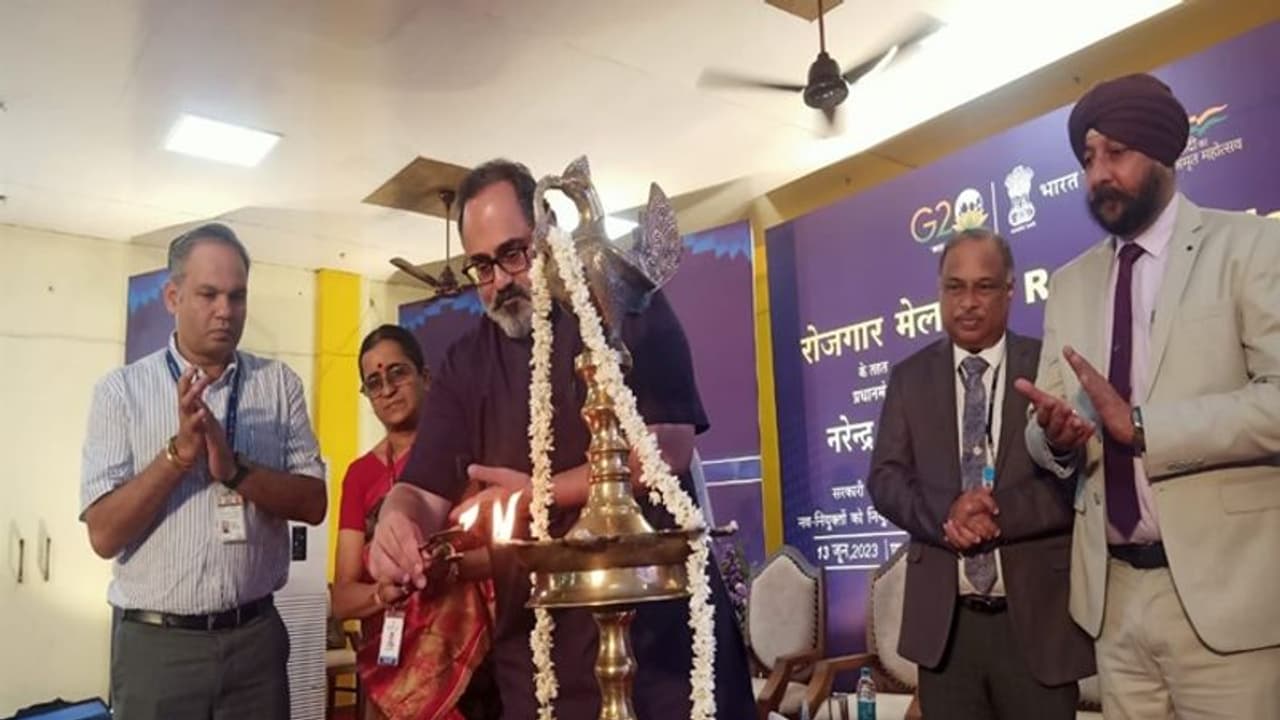 RozgarMela திருவனந்தபுரத்தில் வேலைவாய்ப்பு மேளாவை தொடங்கி வைத்த ராஜீவ் சந்திரசேகர்! RozgarMela திருவனந்தபுரத்தில் வேலைவாய்ப்பு மேளாவை தொடங்கி வைத்த ராஜீவ் சந்திரசேகர்!