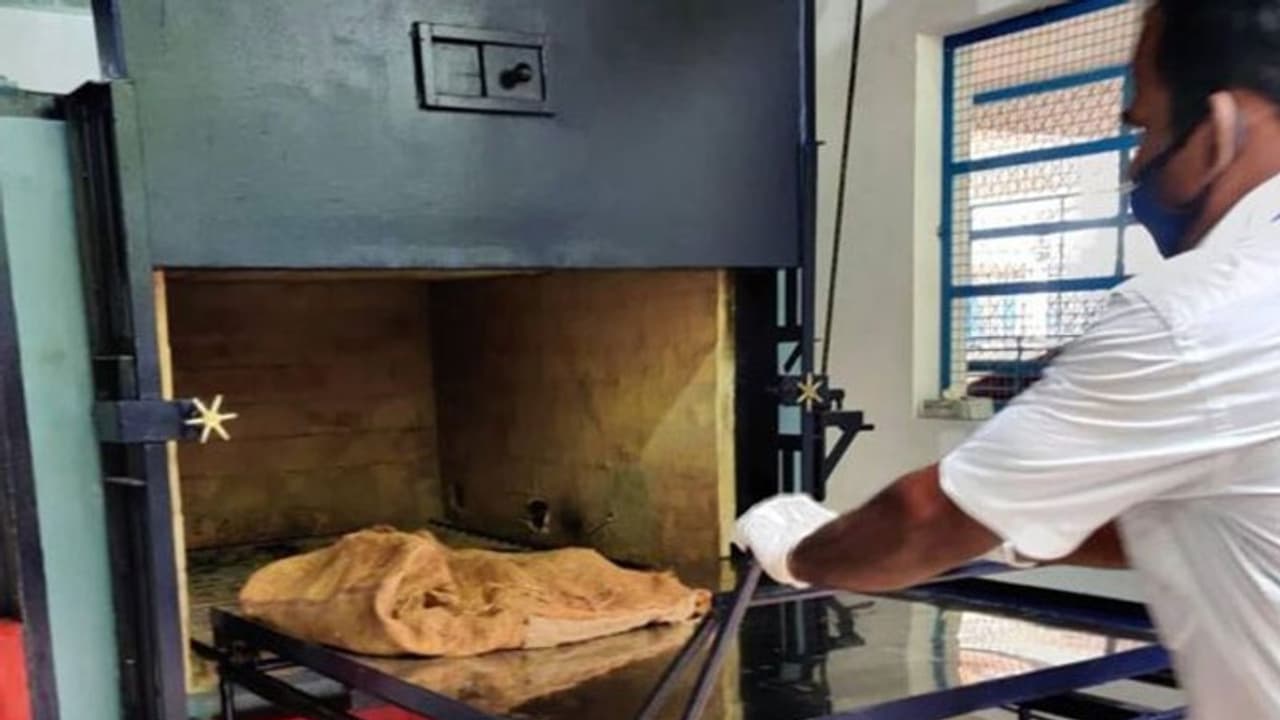 கோவையில், இறந்த செல்ல பிராணிகளுக்கான ''மின் மயானம்''! ஆட்சியர் கிராந்திகுமார் திறந்து வைப்பு!