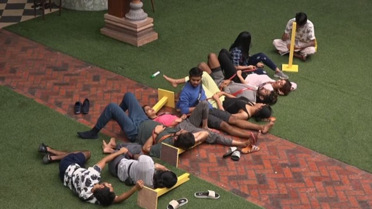 'ടിക്കറ്റ് ടു ഫിനാലെ'; ആദ്യ ടാസ്‍കില്‍ ആദ്യം പുറത്തായത് അഖില്‍ മാരാര്‍