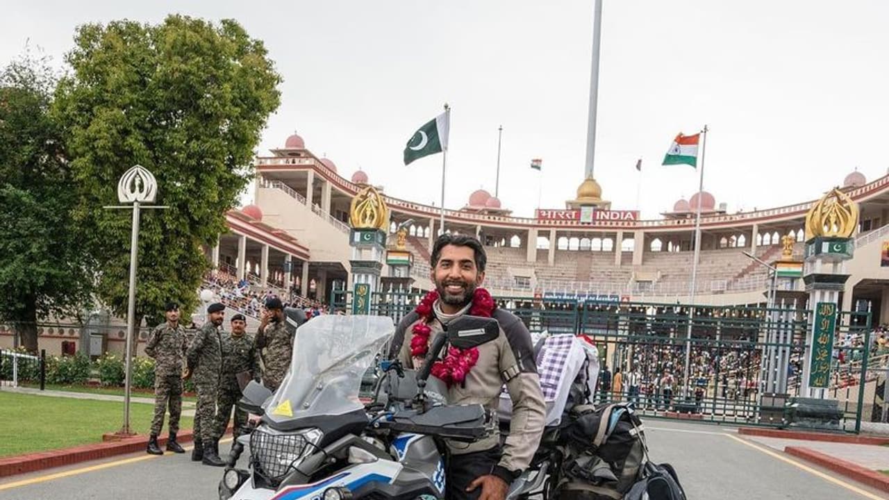 భారత దేశవ్యాప్తంగా పాకిస్తాన్ వ్లాగర్ బైక్ టూర్.. హృదయాలు గెలుచుకున్న దేశ పర్యటన భారత దేశవ్యాప్తంగా పాకిస్తాన్ వ్లాగర్ బైక్ టూర్.. హృదయాలు గెలుచుకున్న దేశ పర్యటన
