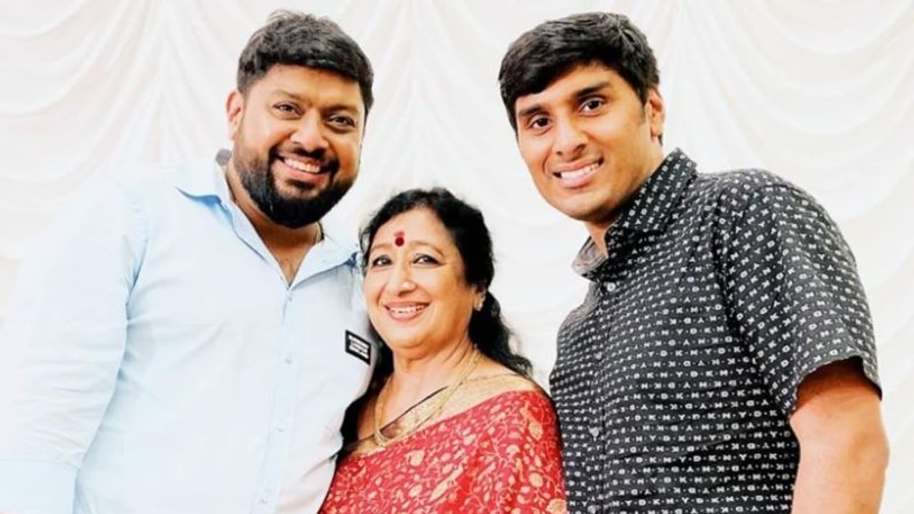 'അനിയൻ മിഥുൻ എന്റെ അനിയൻ അല്ല'; സഹോദരന്റെ ഫോട്ടോയുമായി മിഥുൻ രമേശ്