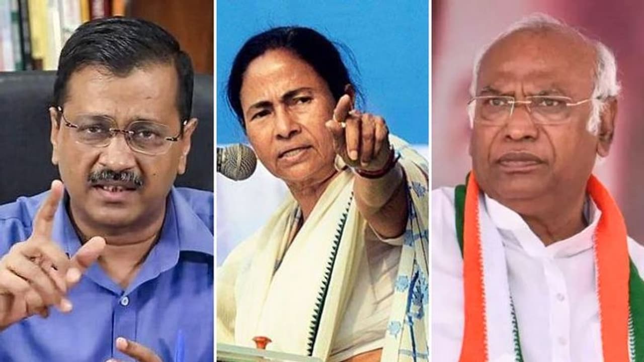 எதிர்க்கட்சிகளின் வாயை அடைக்கும் மோடி அரசு.. மம்தா பானர்ஜி, அரவிந்த் கெஜ்ரிவால், மல்லிகார்ஜுன கார்கே கண்டனம் எதிர்க்கட்சிகளின் வாயை அடைக்கும் மோடி அரசு.. மம்தா பானர்ஜி, அரவிந்த் கெஜ்ரிவால், மல்லிகார்ஜுன கார்கே கண்டனம்
