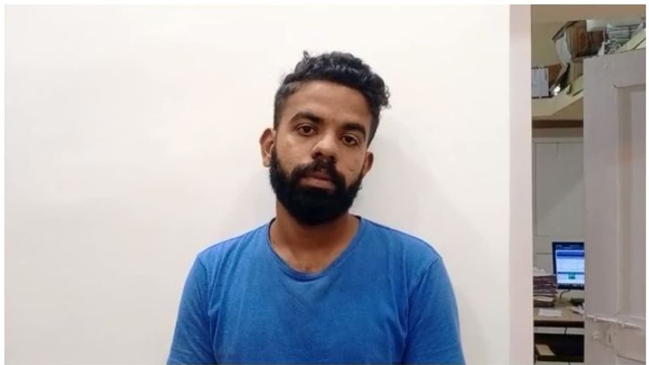 തോട്ടം മേഖലയിൽ കള്ളനോട്ട്; മൊബൈൽ കവറിനുള്ളിൽ 500 രൂപയുടെ 44 നോട്ടുകൾ, ഇടുക്കിയിൽ യുവാവ് പിടിയിൽ