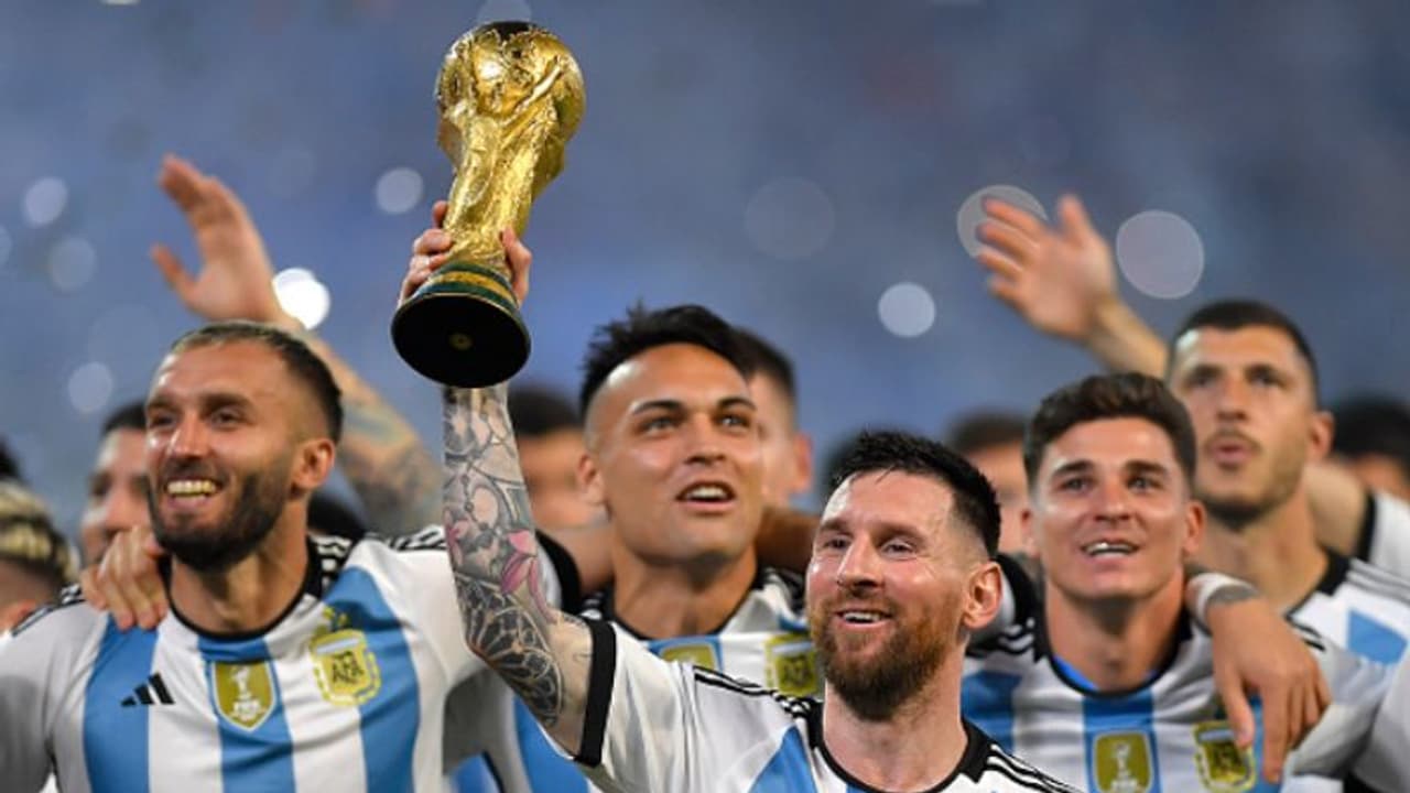 '2026 ഫിഫ ലോകകപ്പ് കളിക്കാനില്ല'; ആരാധകരെ നിരാശരാക്കി ലിയോണല് മെസി '2026 ഫിഫ ലോകകപ്പ് കളിക്കാനില്ല'; ആരാധകരെ നിരാശരാക്കി ലിയോണല് മെസി