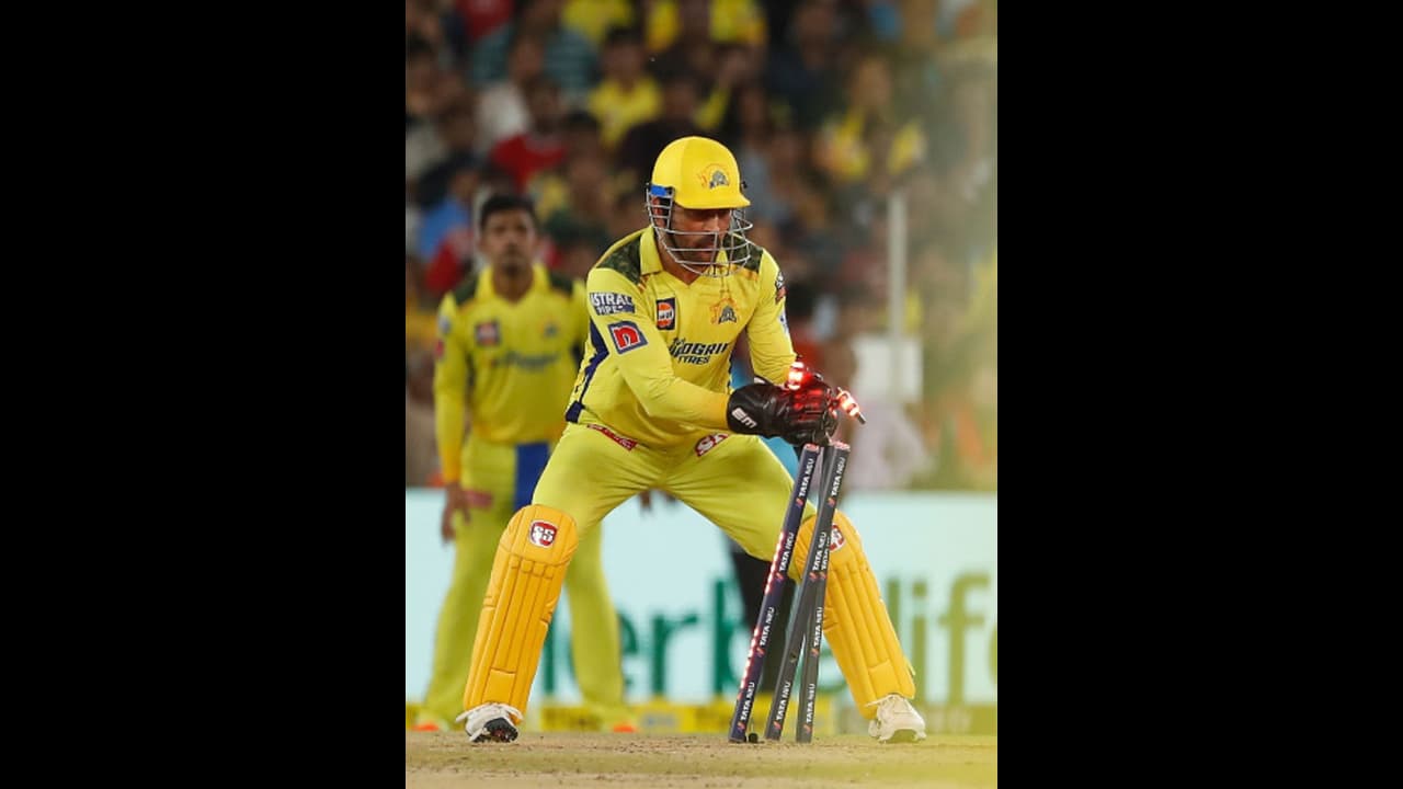 எம்.எஸ்.தோனி ஓய்வு பெறுவதாக அறிவிக்கிறாரா? வைரலாகும் சிஎஸ்கே வீடியோ! எம்.எஸ்.தோனி ஓய்வு பெறுவதாக அறிவிக்கிறாரா? வைரலாகும் சிஎஸ்கே வீடியோ!