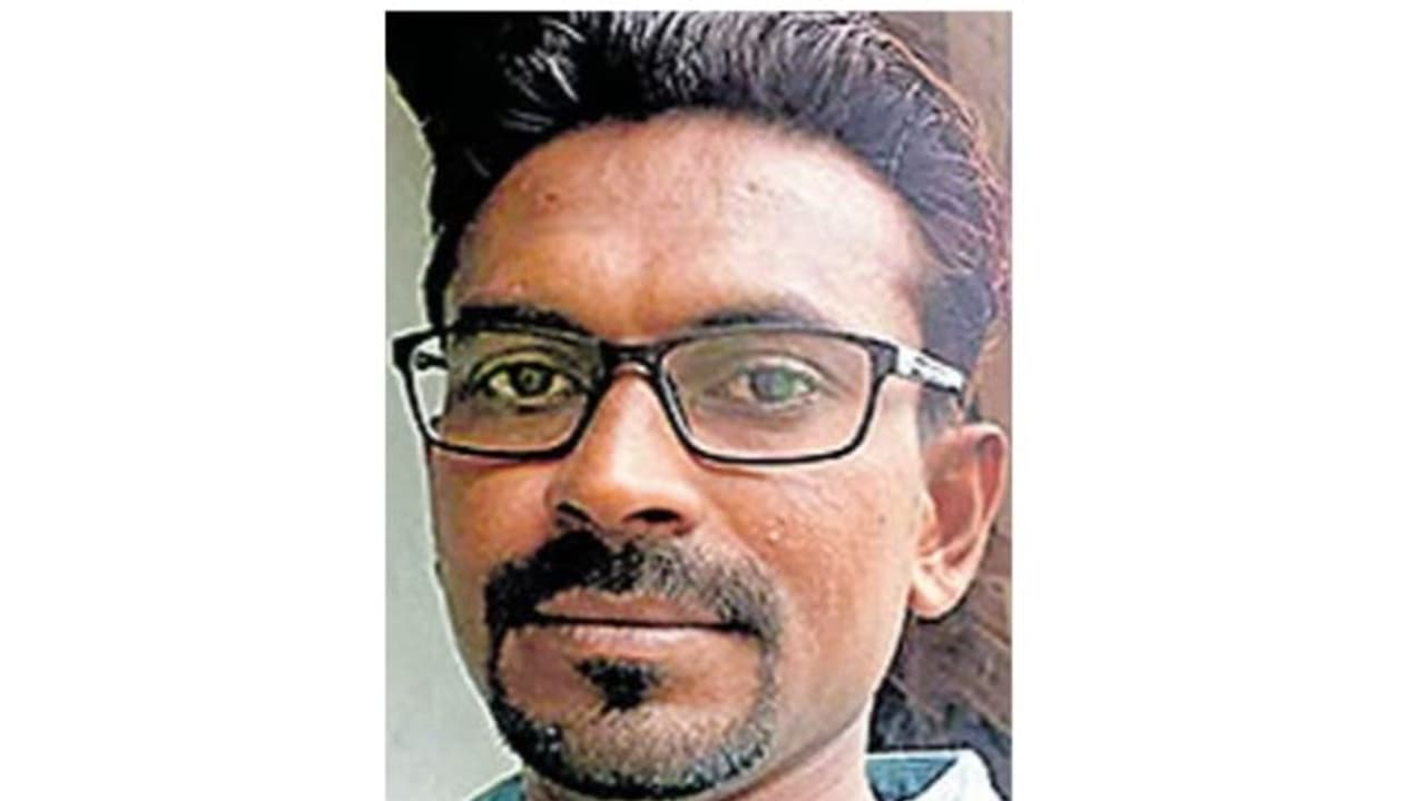 അബുദാബിയില് നിന്ന് നാട്ടിലേക്ക് യാത്ര തിരിക്കുന്നതിന് മണിക്കൂറുകള്ക്ക് മുമ്പ് യുവാവ് മരിച്ചു അബുദാബിയില് നിന്ന് നാട്ടിലേക്ക് യാത്ര തിരിക്കുന്നതിന് മണിക്കൂറുകള്ക്ക് മുമ്പ് യുവാവ് മരിച്ചു