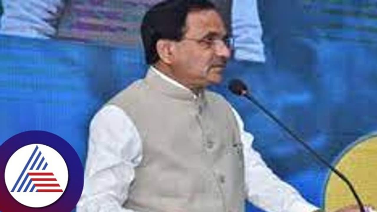 ರಾಜ್ಯ ಸರ್ಕಾರ ಕಾಂಗ್ರೆಸ್ ಪಕ್ಷದ ಹೈಕಮಾಂಡ್ಗೆ ಎಟಿಎಂ ಇದ್ದಂತೆ : ಖೂಬಾ ರಾಜ್ಯ ಸರ್ಕಾರ ಕಾಂಗ್ರೆಸ್ ಪಕ್ಷದ ಹೈಕಮಾಂಡ್ಗೆ ಎಟಿಎಂ ಇದ್ದಂತೆ : ಖೂಬಾ