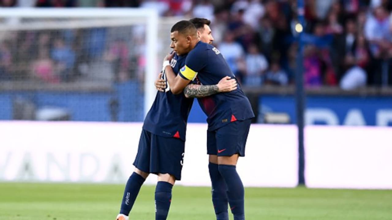 'ഫ്രാന്സില് മെസിക്ക് അർഹമായ ബഹുമാനം ലഭിച്ചില്ല'; തുറന്നടിച്ച് കിലിയന് എംബാപ്പെ 'ഫ്രാന്സില് മെസിക്ക് അർഹമായ ബഹുമാനം ലഭിച്ചില്ല'; തുറന്നടിച്ച് കിലിയന് എംബാപ്പെ