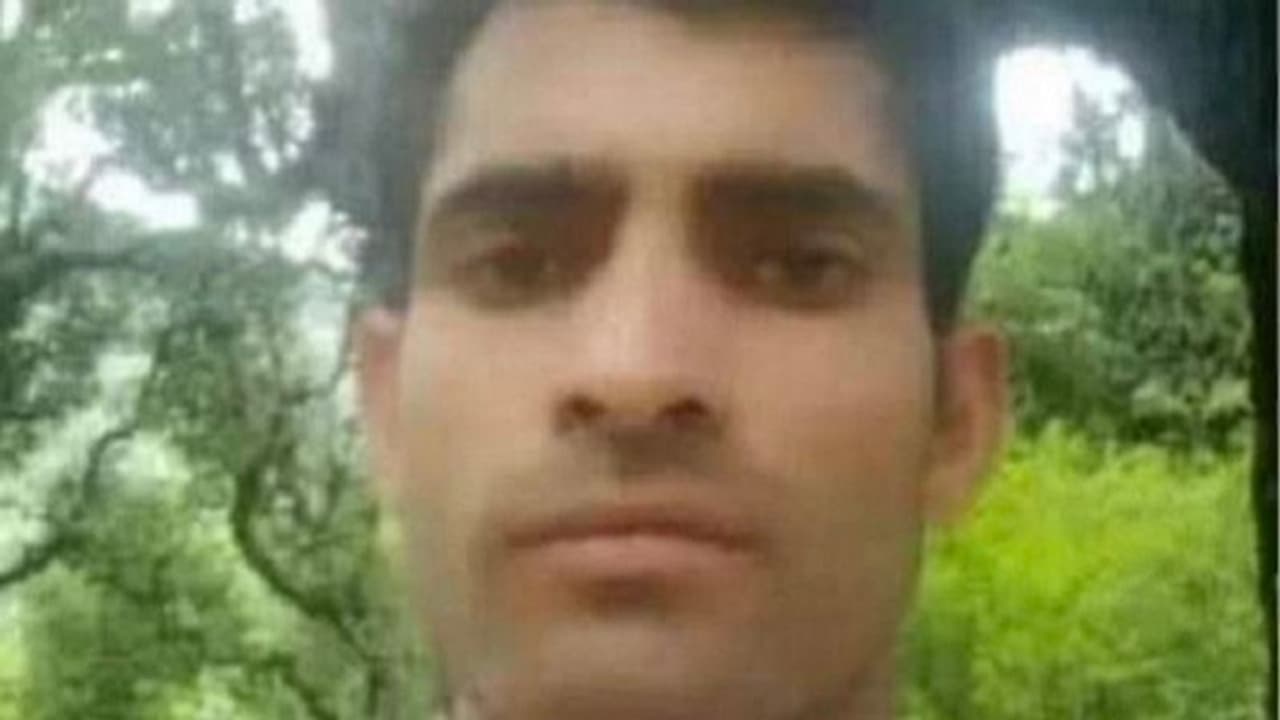 ಮುಸ್ಲಿಂ ಹುಡುಗಿ ಪ್ರೀತಿಸಿದ ಹಿಂದೂ ವ್ಯಕ್ತಿ 7 ತುಂಡುಗಳಾಗಿ ಕಟ್: ಚೀಲಕ್ಕೆ ತುಂಬಿ ಚರಂಡಿಗೆ ಎಸೆದು ಹೋದ ಪಾಪಿಗಳು ಮುಸ್ಲಿಂ ಹುಡುಗಿ ಪ್ರೀತಿಸಿದ ಹಿಂದೂ ವ್ಯಕ್ತಿ 7 ತುಂಡುಗಳಾಗಿ ಕಟ್: ಚೀಲಕ್ಕೆ ತುಂಬಿ ಚರಂಡಿಗೆ ಎಸೆದು ಹೋದ ಪಾಪಿಗಳು