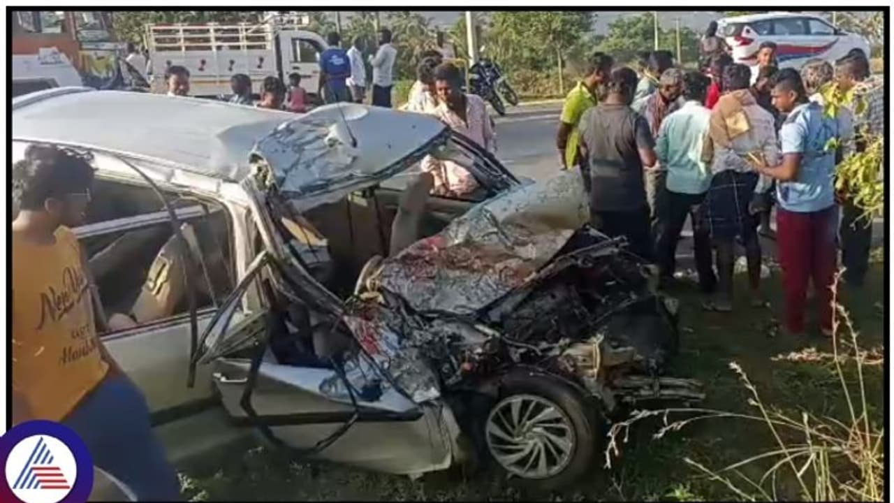 ಸ್ನೇಹಿತನ ಮದುವೆಗೆ ಹೋಗಿ ಬರ್ತಿದ್ದವರು ಮಸಣ ಸೇರಿದರು : ಇಬ್ಬರ ಸಾವು, ಐವರಿಗೆ ಗಂಭೀರ ಸ್ನೇಹಿತನ ಮದುವೆಗೆ ಹೋಗಿ ಬರ್ತಿದ್ದವರು ಮಸಣ ಸೇರಿದರು : ಇಬ್ಬರ ಸಾವು, ಐವರಿಗೆ ಗಂಭೀರ