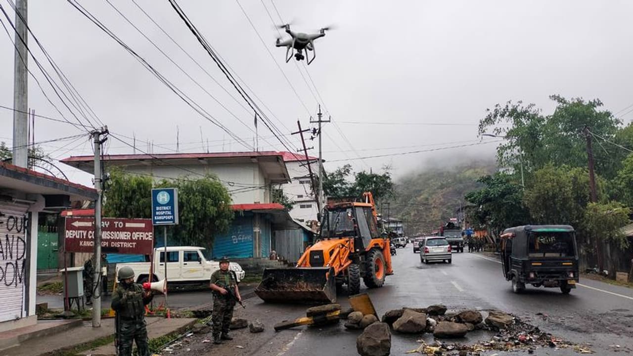 மணிப்பூரில் மீண்டும் கலவரம்; 9 பேர் உயிரிழப்பு; விடுப்பில் இருக்கும் போலீசாருக்கு அழைப்பு!