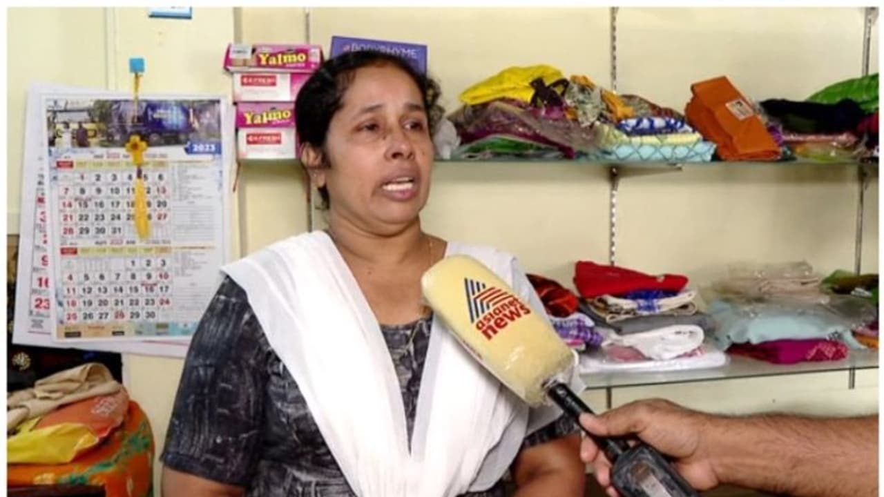 മസ്തിഷ്ക മരണമെന്ന് റിപ്പോർട്ട് നൽകി അവയവദാനം; ദുരൂഹത നീക്കണമെന്ന് ആവശ്യപ്പെട്ട് എബിന്റെ അമ്മ ഓമന മസ്തിഷ്ക മരണമെന്ന് റിപ്പോർട്ട് നൽകി അവയവദാനം; ദുരൂഹത നീക്കണമെന്ന് ആവശ്യപ്പെട്ട് എബിന്റെ അമ്മ ഓമന