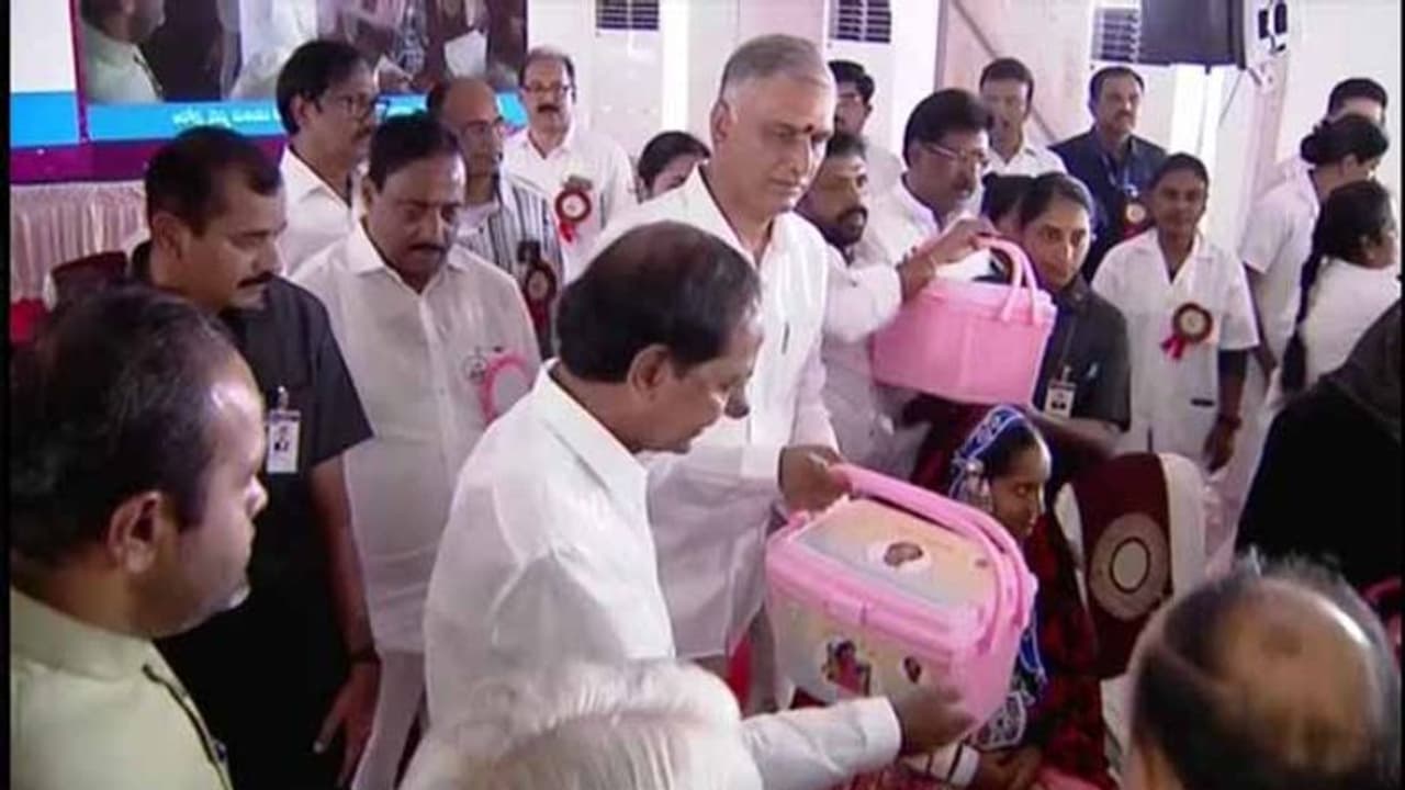 వైద్య రంగంపై అధిక నిధులు: రెండో విడత న్యూట్రిషన్ కిట్ పథకం ప్రారంభించిన కేసీఆర్ వైద్య రంగంపై అధిక నిధులు: రెండో విడత న్యూట్రిషన్ కిట్ పథకం ప్రారంభించిన కేసీఆర్