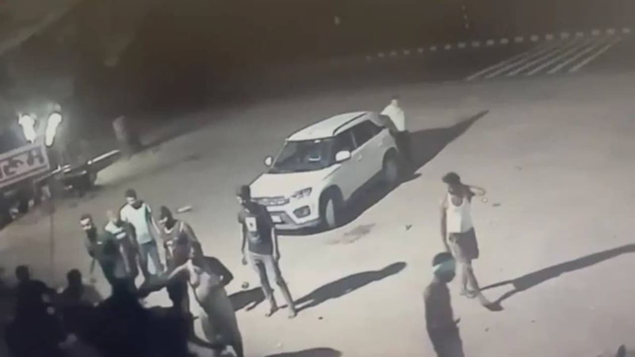 உணவகத்தில் இரவு நேரத்தில் நடந்த சரமாரி தாக்குதல்.. ஐஏஎஸ், ஐபிஎஸ் அதிகாரி உள்ளிட்ட 5 பேர் சஸ்பெண்ட்