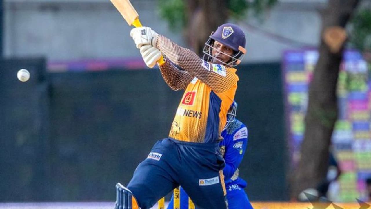 4 சிக்ஸர் விளாசி நெல்லைக்கு வெற்றி தேடிக் கொடுத்த நிதிஷ் ராஜகோபால்! 4 சிக்ஸர் விளாசி நெல்லைக்கு வெற்றி தேடிக் கொடுத்த நிதிஷ் ராஜகோபால்!