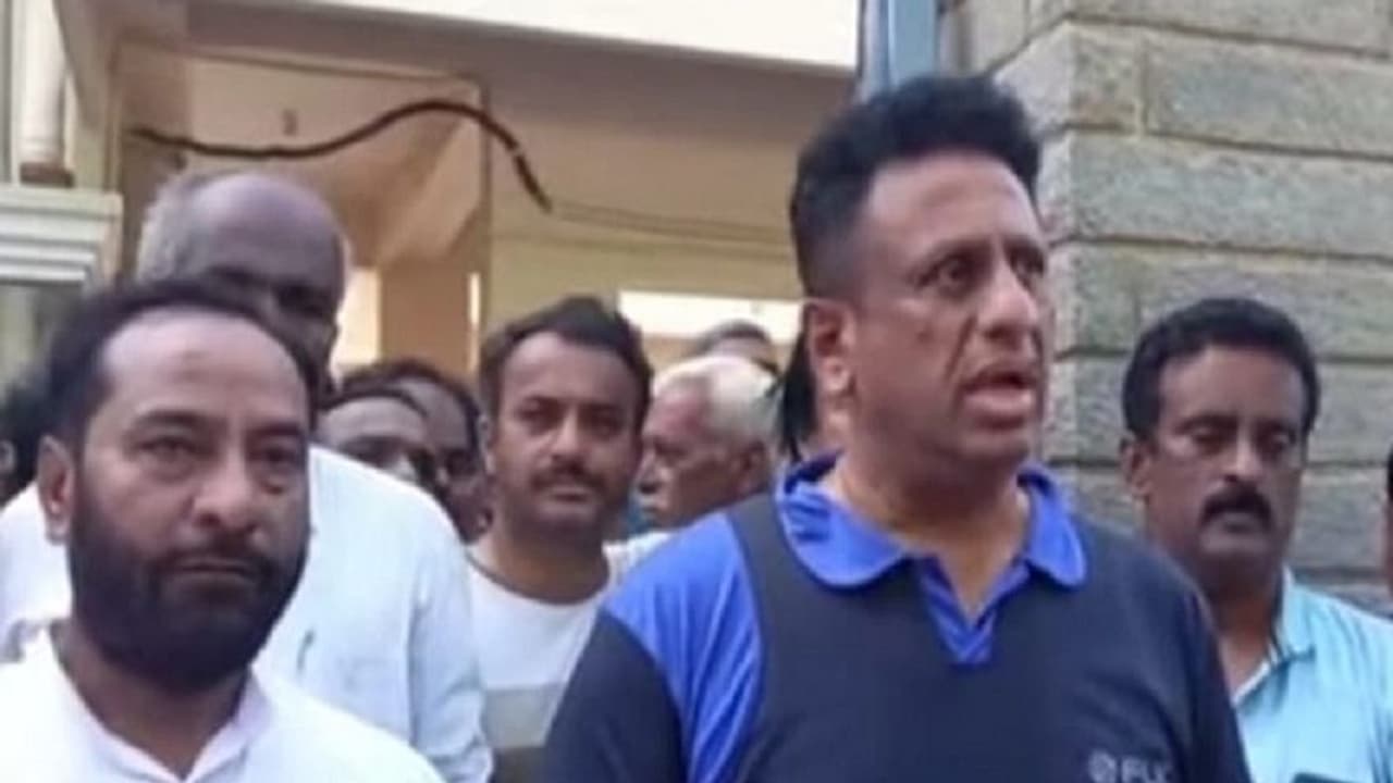 Chikkaballapur: ಚಿಂತಾಮಣಿ ಸ್ಟೇಡಿಯಂಗೆ ಸೌಲಭ್ಯ ಕಲ್ಪಿಸಲು ಸಚಿವ ಸುಧಾಕರ್ ಸೂಚನೆ Chikkaballapur: ಚಿಂತಾಮಣಿ ಸ್ಟೇಡಿಯಂಗೆ ಸೌಲಭ್ಯ ಕಲ್ಪಿಸಲು ಸಚಿವ ಸುಧಾಕರ್ ಸೂಚನೆ