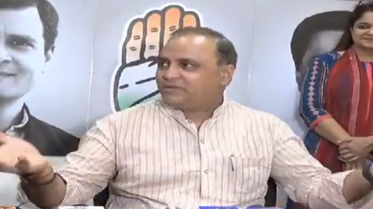 ಮೋದಿ ಬರ್ಲಿ, ಮೋದಿ ಅಪ್ಪನೇ ಬರ್ಲಿ, ಗೆಲುವು ನಮ್ದೆ; ಕಾಂಗ್ರೆಸ್ ನಾಯಕನ ವಿವಾದ! ಮೋದಿ ಬರ್ಲಿ, ಮೋದಿ ಅಪ್ಪನೇ ಬರ್ಲಿ, ಗೆಲುವು ನಮ್ದೆ; ಕಾಂಗ್ರೆಸ್ ನಾಯಕನ ವಿವಾದ!