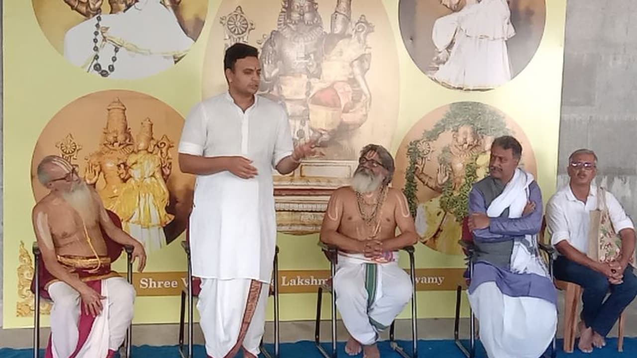 ಹಿಂದು ಸಂಪ್ರದಾಯವನ್ನು ಯಾರು ಮರೆಯಬಾರದು: ಯದುವೀರ್ ಒಡೆಯರ್