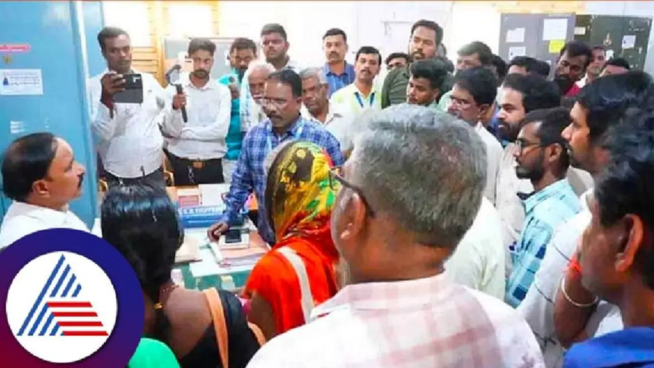 ಚಿತ್ರದುರ್ಗ: ಅಶಿಸ್ತು ತೋರಿದ ಅಧಿಕಾರಿಗಳಿಗೆ ಸಚಿವ ಡಿ ಸುಧಾಕರ್ ತರಾಟೆ! ಚಿತ್ರದುರ್ಗ: ಅಶಿಸ್ತು ತೋರಿದ ಅಧಿಕಾರಿಗಳಿಗೆ ಸಚಿವ ಡಿ ಸುಧಾಕರ್ ತರಾಟೆ!