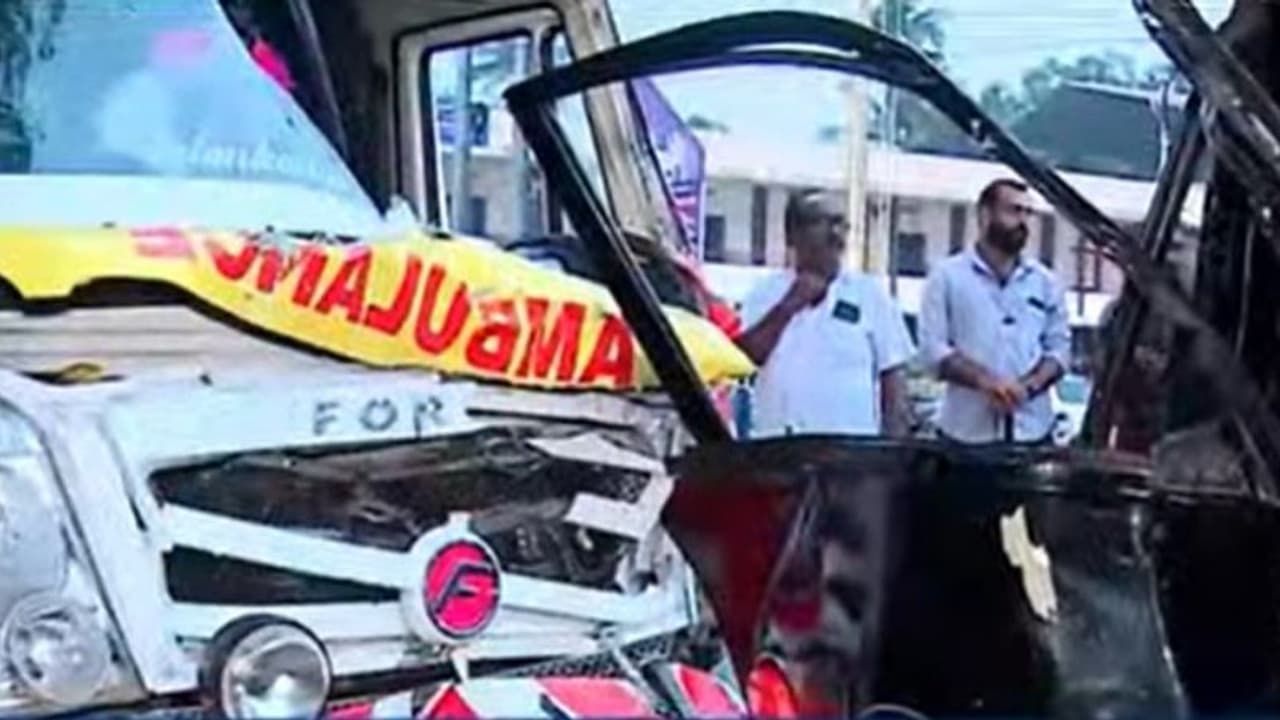 തൃശൂരില് ഓട്ടോയും ആംബുലന്സും കൂട്ടിയിടിച്ച് ഒരു മരണം; മൂന്നുപേര്ക്ക് പരിക്ക് തൃശൂരില് ഓട്ടോയും ആംബുലന്സും കൂട്ടിയിടിച്ച് ഒരു മരണം; മൂന്നുപേര്ക്ക് പരിക്ക്