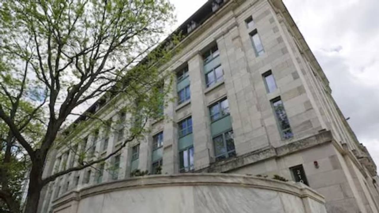 മൃതദേഹങ്ങളുടെ ശരീരഭാഗങ്ങൾ മോഷ്ടിച്ചു വിറ്റു, അമേരിക്കയിൽ മോർച്ചറി സൂക്ഷിപ്പുകാരൻ പിടിയിൽ