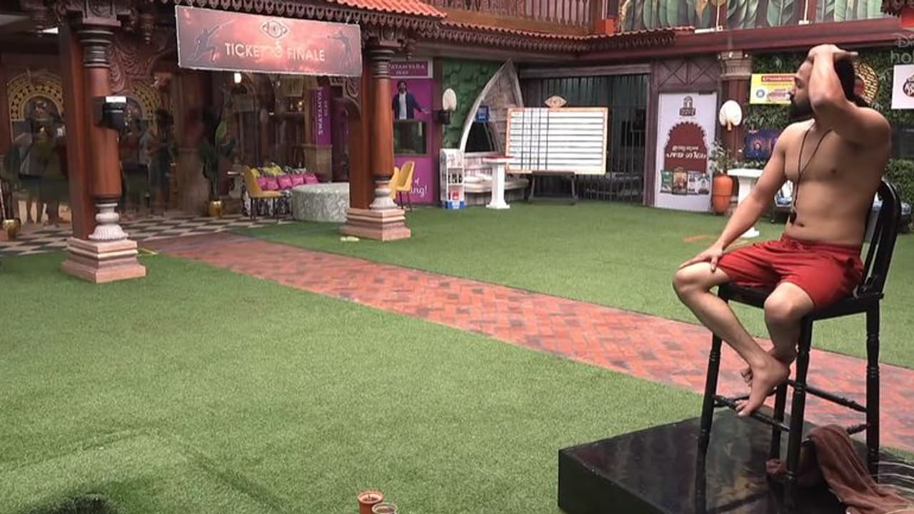 'ഇന്നത്തെ എപ്പിസോഡ് പുള്ളി തൂക്കി': വീട്ടില് പുതിയൊരാളെ കണ്ട് ഞെട്ടി ബിഗ്ബോസ് വീട്ടിലുള്ളവര്.! 'ഇന്നത്തെ എപ്പിസോഡ് പുള്ളി തൂക്കി': വീട്ടില് പുതിയൊരാളെ കണ്ട് ഞെട്ടി ബിഗ്ബോസ് വീട്ടിലുള്ളവര്.!