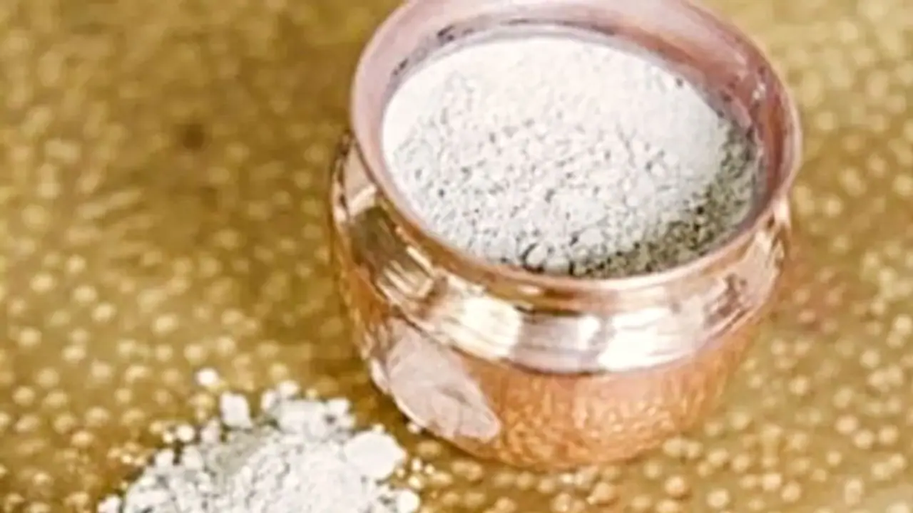 நெற்றியில் விபூதி பூசுவதால் இத்தனை நன்மைகளா..? தெரிஞ்சுக்கலாம் வாங்க.. நெற்றியில் விபூதி பூசுவதால் இத்தனை நன்மைகளா..? தெரிஞ்சுக்கலாம் வாங்க..