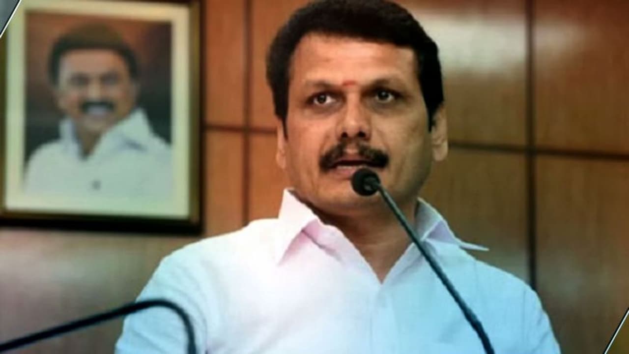 വീണ്ടും ട്വിസ്റ്റ്: പുറത്താക്കിയ നടപടി മരവിപ്പിച്ച് ഗവർണർ; ബാലാജി തത്കാലം വകുപ്പില്ലാ മന്ത്രിയായി തുടരും