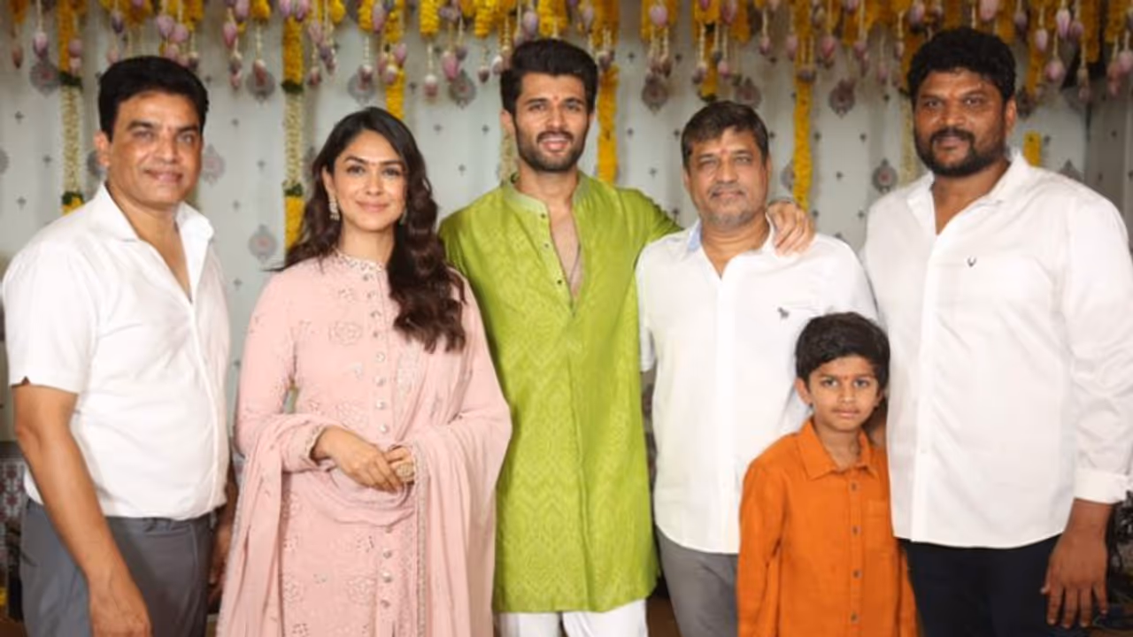 'ഗീതാ ഗോവിന്ദം' സംവിധായകന്റെ പുതിയ ചിത്രത്തില് വിജയ് ദേവെരകൊണ്ട, നായികയായി മൃണാള് 'ഗീതാ ഗോവിന്ദം' സംവിധായകന്റെ പുതിയ ചിത്രത്തില് വിജയ് ദേവെരകൊണ്ട, നായികയായി മൃണാള്