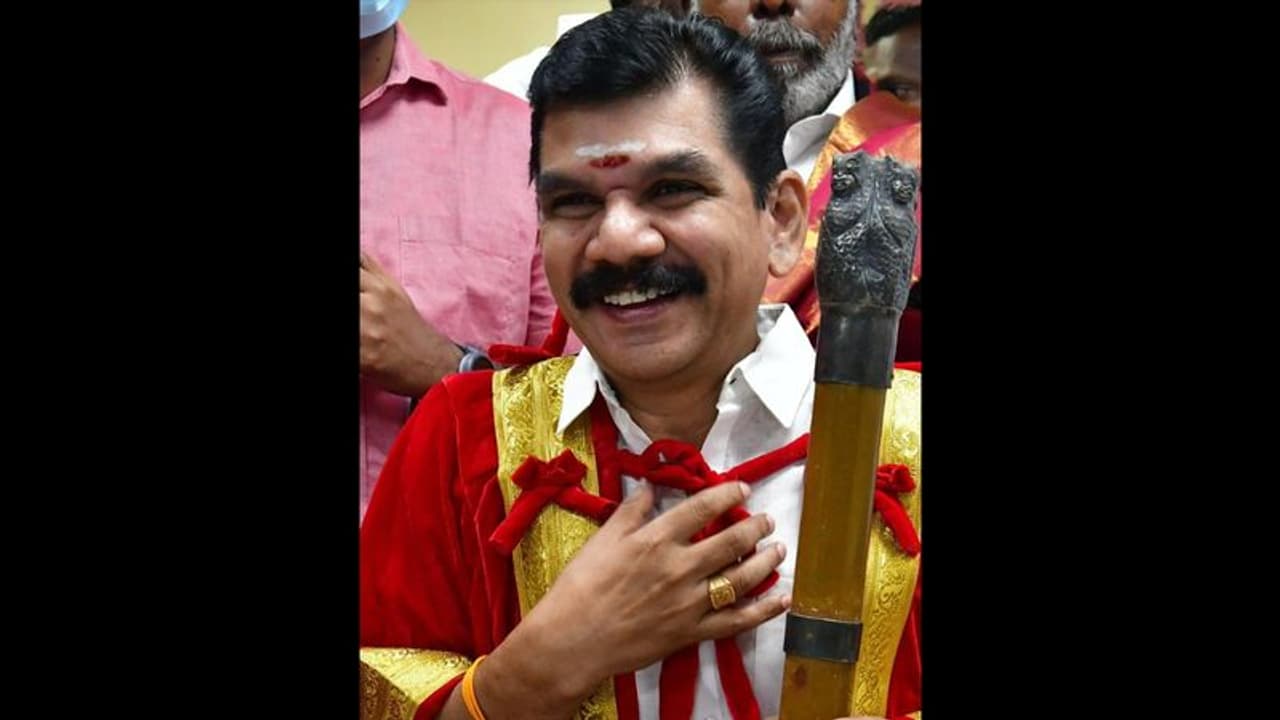 நெல்லையில் கமிஷன் வாங்கி கல்லா கட்டும் மேயர்; சர்ச்சை போஸ்டரால் திமுகவில் சலசலப்பு