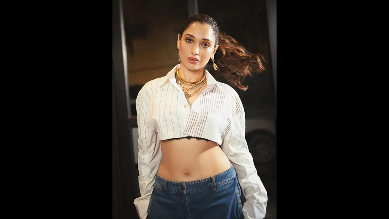 ವೆಬ್ ಸೀರಿಸ್ಗಾಗಿ ಟಾಪ್ಲೆಸ್ ಆದ್ರ ತಮನ್ನಾ: 18 ವರ್ಷದ 'ಮುತ್ತಿನ ನಿಯಮ' ಮುರಿದ ಮಿಲ್ಕಿ ಬ್ಯೂಟಿ ವೆಬ್ ಸೀರಿಸ್ಗಾಗಿ ಟಾಪ್ಲೆಸ್ ಆದ್ರ ತಮನ್ನಾ: 18 ವರ್ಷದ 'ಮುತ್ತಿನ ನಿಯಮ' ಮುರಿದ ಮಿಲ್ಕಿ ಬ್ಯೂಟಿ