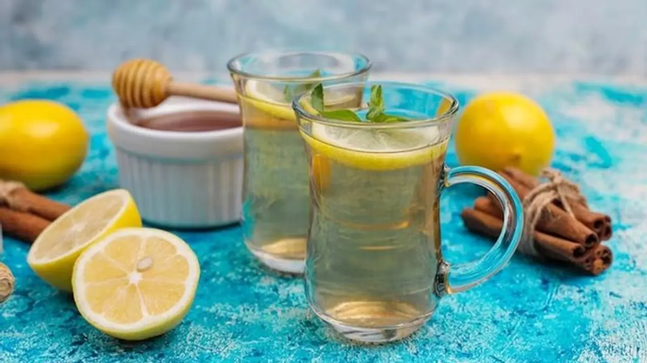 തേനും നാരങ്ങ നീരും ചേർത്ത് ചൂടു വെള്ളം കുടിക്കുന്നത് കൊണ്ടുള്ള ആരോ​ഗ്യ​ഗുണങ്ങൾ