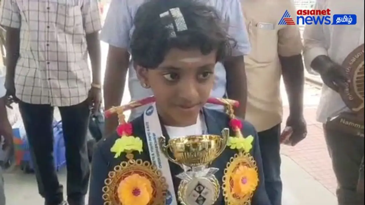 WATCH | உலக சதுரங்க சாம்பியன்ஷிப் வெண்கல பதக்கம் வென்ற 3ம் வகுப்பு சிறுமிக்கு உற்சாக வரவேற்பு! WATCH | உலக சதுரங்க சாம்பியன்ஷிப் வெண்கல பதக்கம் வென்ற 3ம் வகுப்பு சிறுமிக்கு உற்சாக வரவேற்பு!