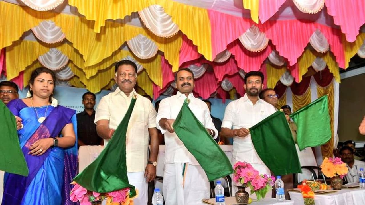 12 ஆண்டுகளுக்கு பின் மீண்டும் போடியில் இருந்து இயக்கப்பட்ட ரயில் சேவை 12 ஆண்டுகளுக்கு பின் மீண்டும் போடியில் இருந்து இயக்கப்பட்ட ரயில் சேவை