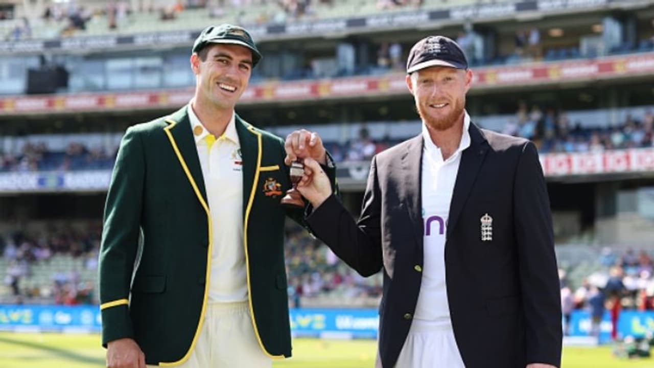 ആഷസ്: ആദ്യ ടെസ്റ്റില് ഓസ്ട്രേലിയക്കെതിരെ ഇംഗ്ലണ്ടിന് ടോസ്, സ്റ്റാര്ക്കിനെ ഒഴിവാക്കി ഓസീസ് ആഷസ്: ആദ്യ ടെസ്റ്റില് ഓസ്ട്രേലിയക്കെതിരെ ഇംഗ്ലണ്ടിന് ടോസ്, സ്റ്റാര്ക്കിനെ ഒഴിവാക്കി ഓസീസ്