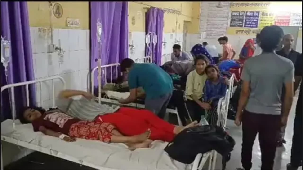 ఫుడ్ పాయిజన్... 30 మంది ప్రభుత్వ హాస్టల్ విద్యార్థినుల అస్వస్థత ఫుడ్ పాయిజన్... 30 మంది ప్రభుత్వ హాస్టల్ విద్యార్థినుల అస్వస్థత