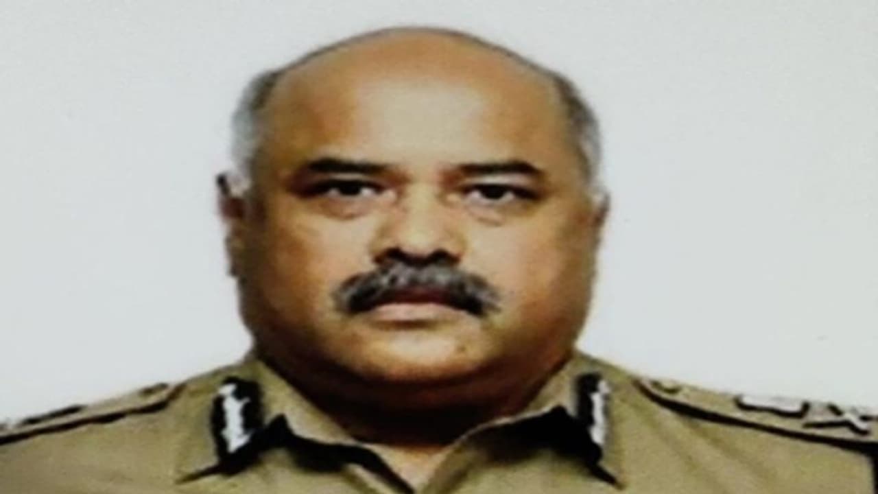 பாலியல் வழக்கில் தண்டிக்கப்பட்ட ராஜேஷ் தாஸுக்கு ஜாமீன்! பாலியல் வழக்கில் தண்டிக்கப்பட்ட ராஜேஷ் தாஸுக்கு ஜாமீன்!