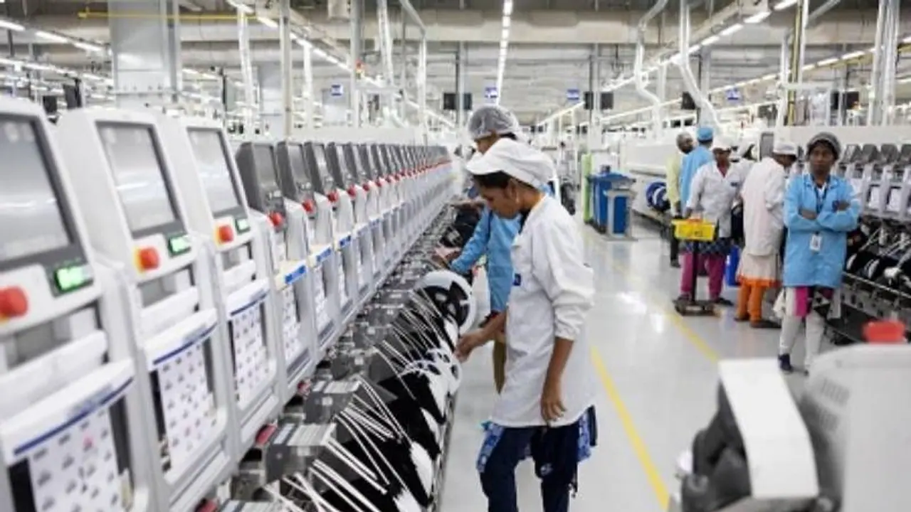 ഐഫോൺ നിർമ്മാണ ഫാക്ടറിയിൽ വിവാഹിതകൾക്ക് തൊഴിൽ നിഷേധമെന്ന് ആരോപണം, നോട്ടീസ് അയച്ച് മനുഷ്യാവകാശ കമ്മീഷൻ 