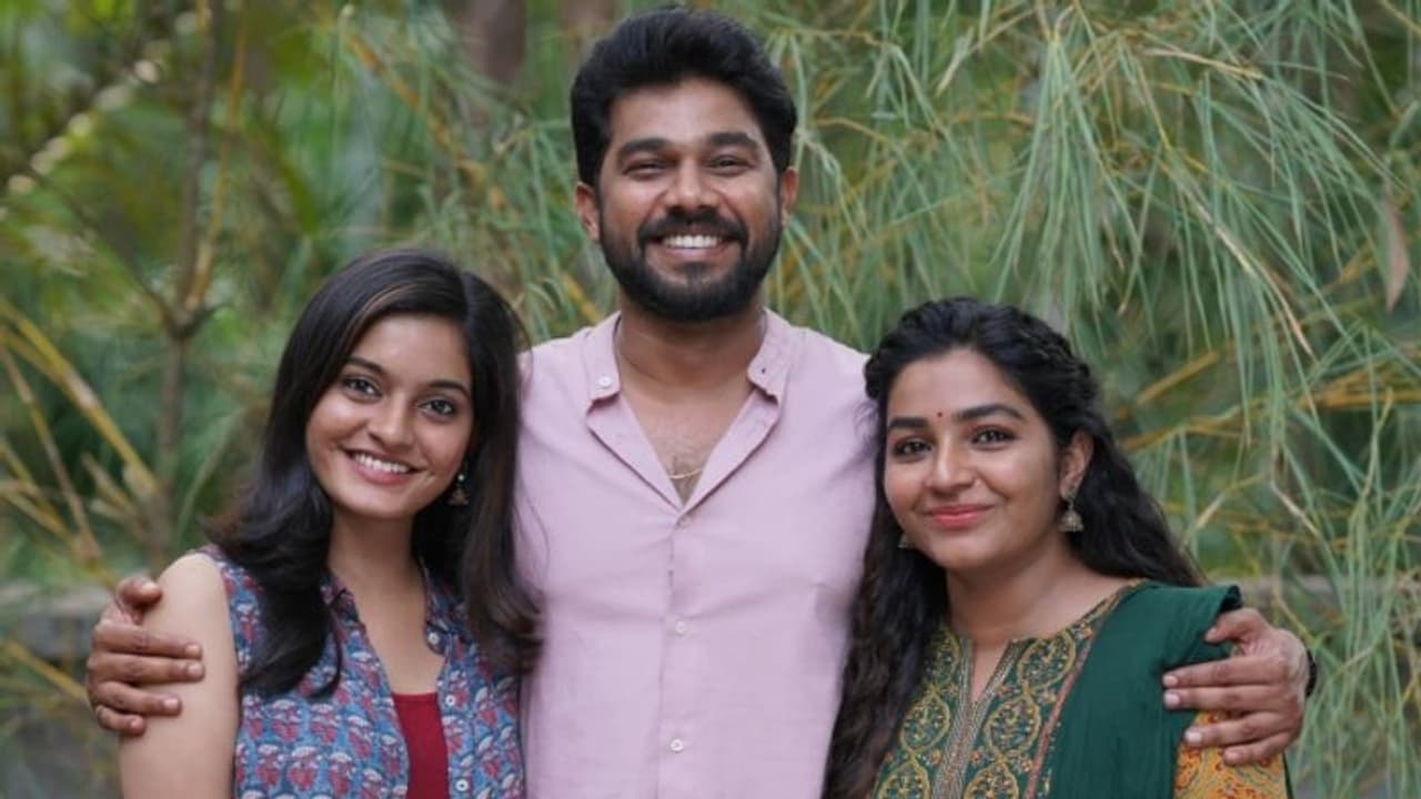 പേര് പോലെ സുന്ദരം; 'മധുര മനോഹര മോഹം' റിവ്യൂ പേര് പോലെ സുന്ദരം; 'മധുര മനോഹര മോഹം' റിവ്യൂ