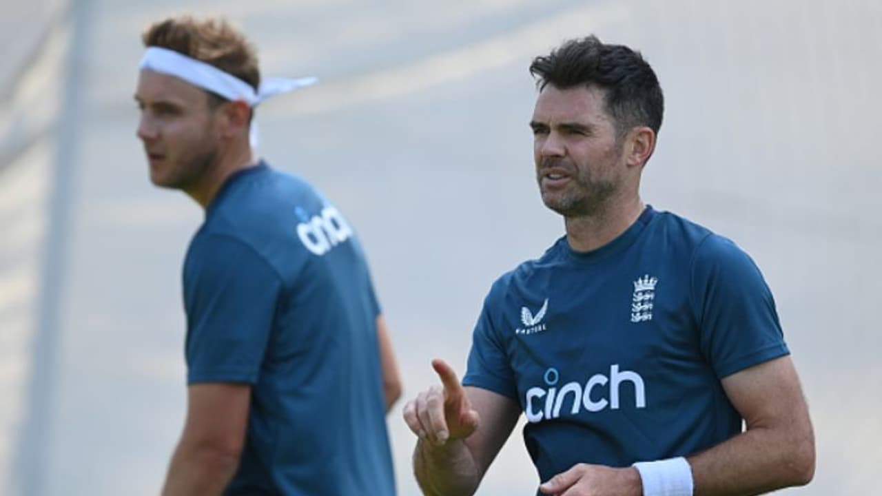 ആഷസ് പരമ്പര: ഐതിഹാസിക നാഴികക്കല്ലിന് അരികെ ആന്ഡേഴ്സണ്, ബ്രോഡ് ആഷസ് പരമ്പര: ഐതിഹാസിക നാഴികക്കല്ലിന് അരികെ ആന്ഡേഴ്സണ്, ബ്രോഡ്