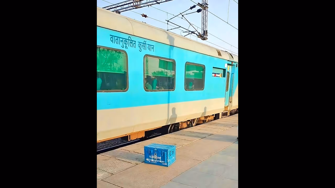 Drunk passenger urinates on couple in Delhi bound Sampark Kranti Express Drunk passenger urinates on couple in Delhi bound Sampark Kranti Express