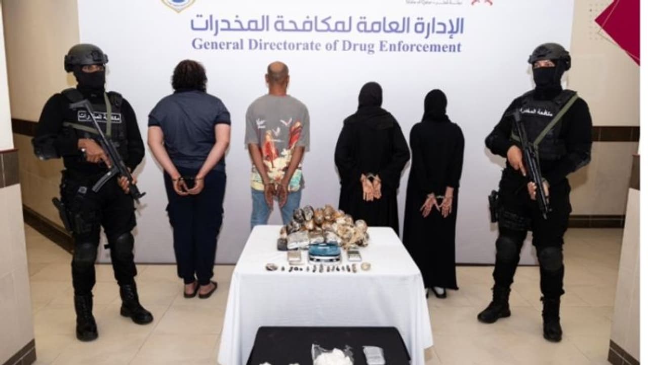 മയക്കുമരുന്ന് ഉപയോഗവും കള്ളക്കടത്തും; സ്ത്രീകള് ഉള്പ്പെടെ നാല് പേര് ഖത്തറില് അറസ്റ്റില് മയക്കുമരുന്ന് ഉപയോഗവും കള്ളക്കടത്തും; സ്ത്രീകള് ഉള്പ്പെടെ നാല് പേര് ഖത്തറില് അറസ്റ്റില്