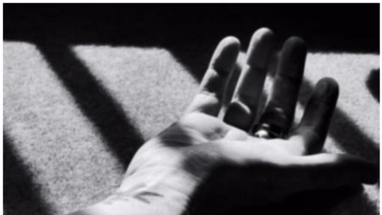 വാക്സിൻ ഫലിച്ചില്ല: കൊല്ലത്ത് കാട്ടുപൂച്ചയുടെ കടിയേറ്റയാൾ പേവിഷ ബാധയെ തുടർന്ന് മരിച്ചു വാക്സിൻ ഫലിച്ചില്ല: കൊല്ലത്ത് കാട്ടുപൂച്ചയുടെ കടിയേറ്റയാൾ പേവിഷ ബാധയെ തുടർന്ന് മരിച്ചു