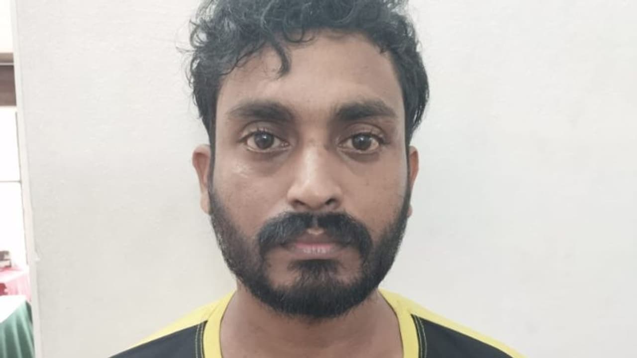 സ്വകാര്യ ധനകാര്യ സ്ഥാപനത്തിൽ മുക്കുപണ്ടം പണയം വെച്ച് പണം തട്ടി; യുവാവിനെ പൊലീസ് പൊക്കി സ്വകാര്യ ധനകാര്യ സ്ഥാപനത്തിൽ മുക്കുപണ്ടം പണയം വെച്ച് പണം തട്ടി; യുവാവിനെ പൊലീസ് പൊക്കി