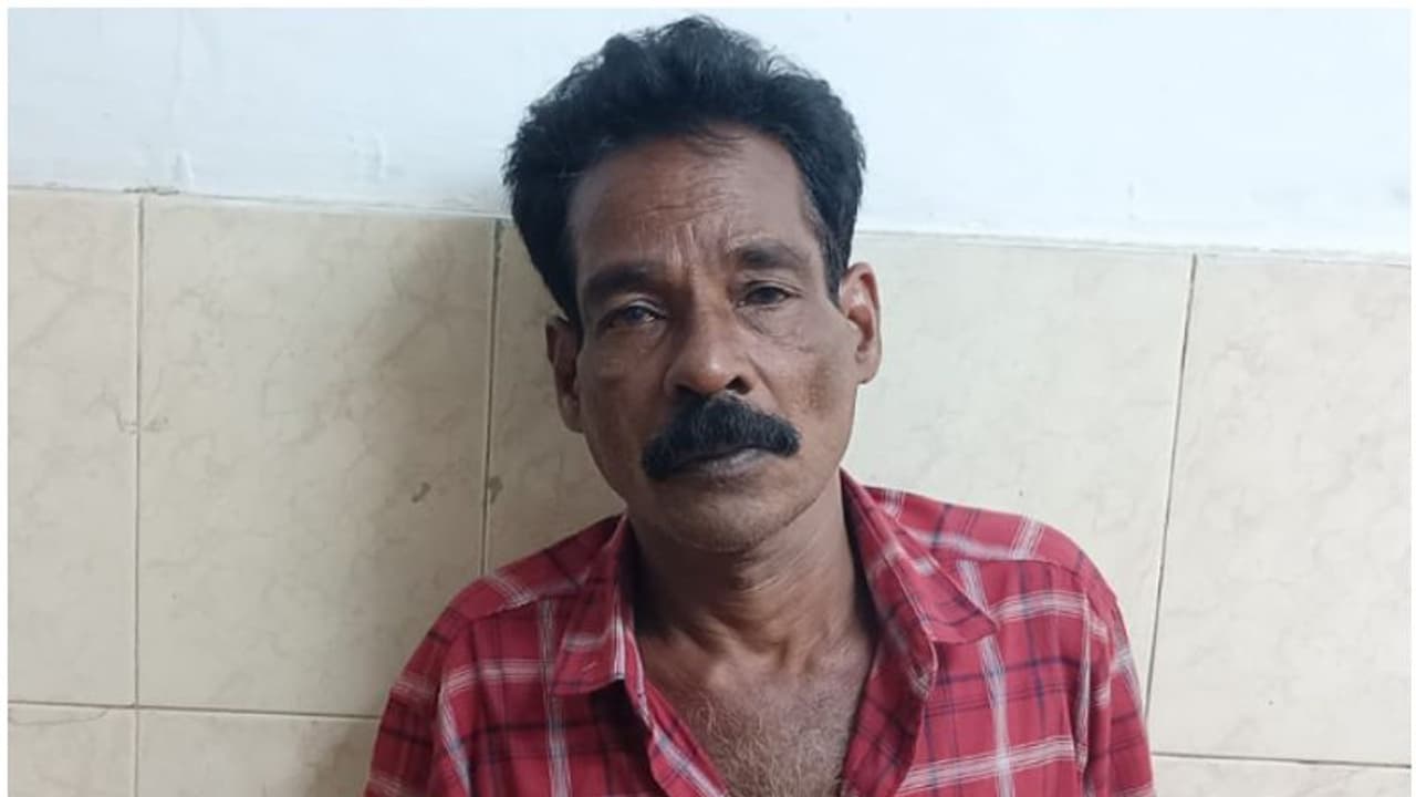 ഭക്ഷണം ചോദിച്ചെത്തി, സ്നേഹത്തോടെ നൽകി; ആരുമില്ലെന്ന് കണ്ട് ക്രൂരത, മുഖത്തടിച്ച് വീഴ്ത്തി മാല കവർന്നു, പിടിയിൽ ഭക്ഷണം ചോദിച്ചെത്തി, സ്നേഹത്തോടെ നൽകി; ആരുമില്ലെന്ന് കണ്ട് ക്രൂരത, മുഖത്തടിച്ച് വീഴ്ത്തി മാല കവർന്നു, പിടിയിൽ