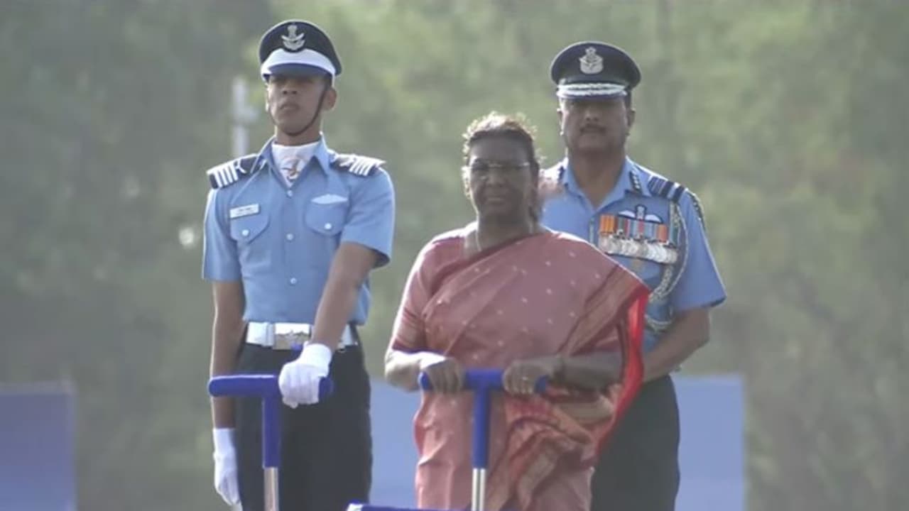 సాయుధ బలగాలు రక్షణ సన్నద్ధత సమగ్ర దృక్పథాన్ని గుర్తుంచుకోవాలి: ద్రౌపది ముర్ము సాయుధ బలగాలు రక్షణ సన్నద్ధత సమగ్ర దృక్పథాన్ని గుర్తుంచుకోవాలి: ద్రౌపది ముర్ము